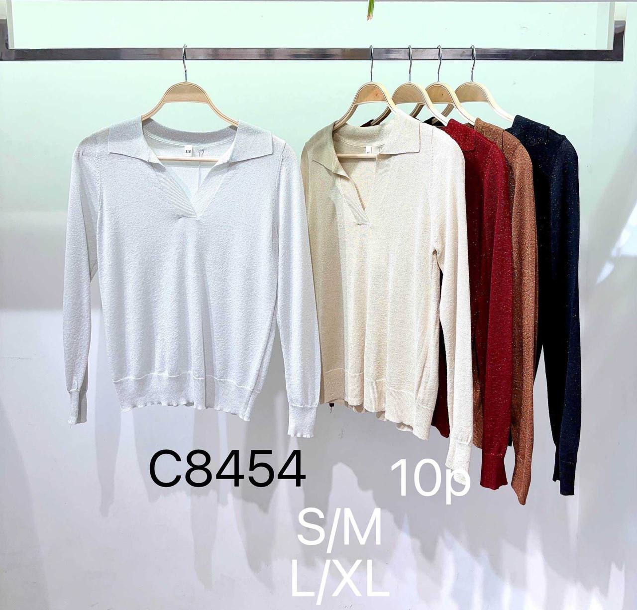 A jumper made of fine knit
