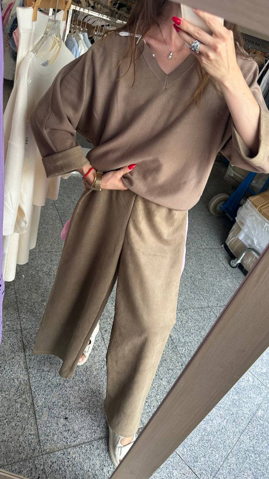 Set with a jumper and trousers