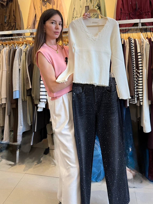 Jeans with scattered rhinestones