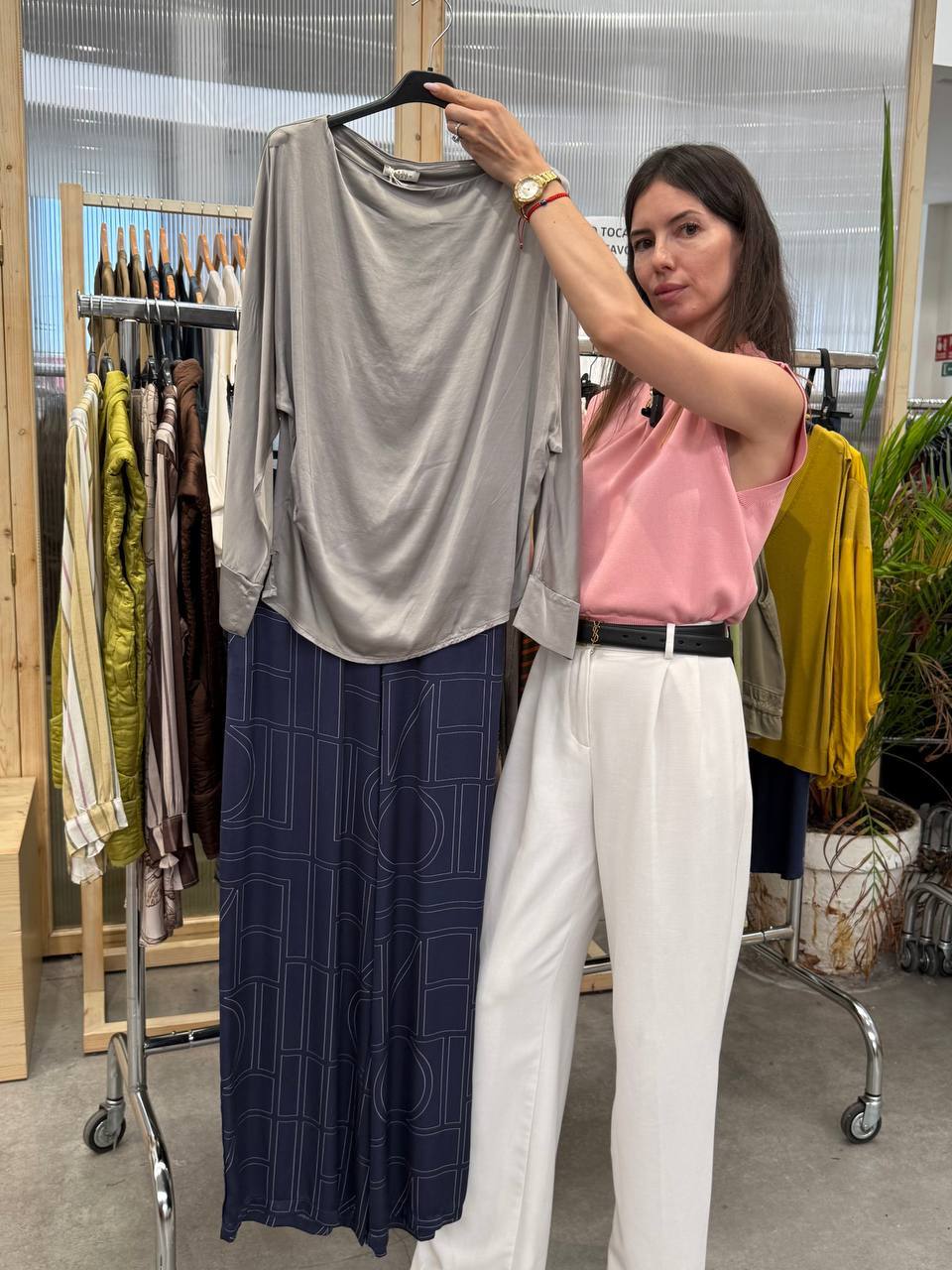Elegant silk blouse and viscose silk trousers.