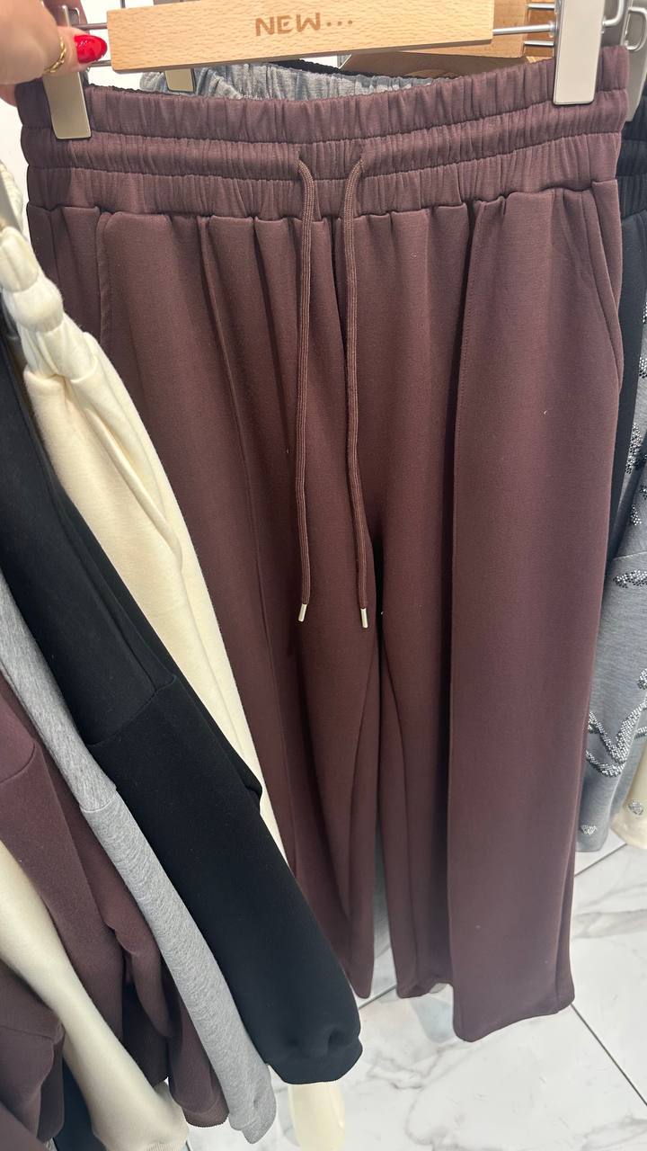 Trousers with arrows