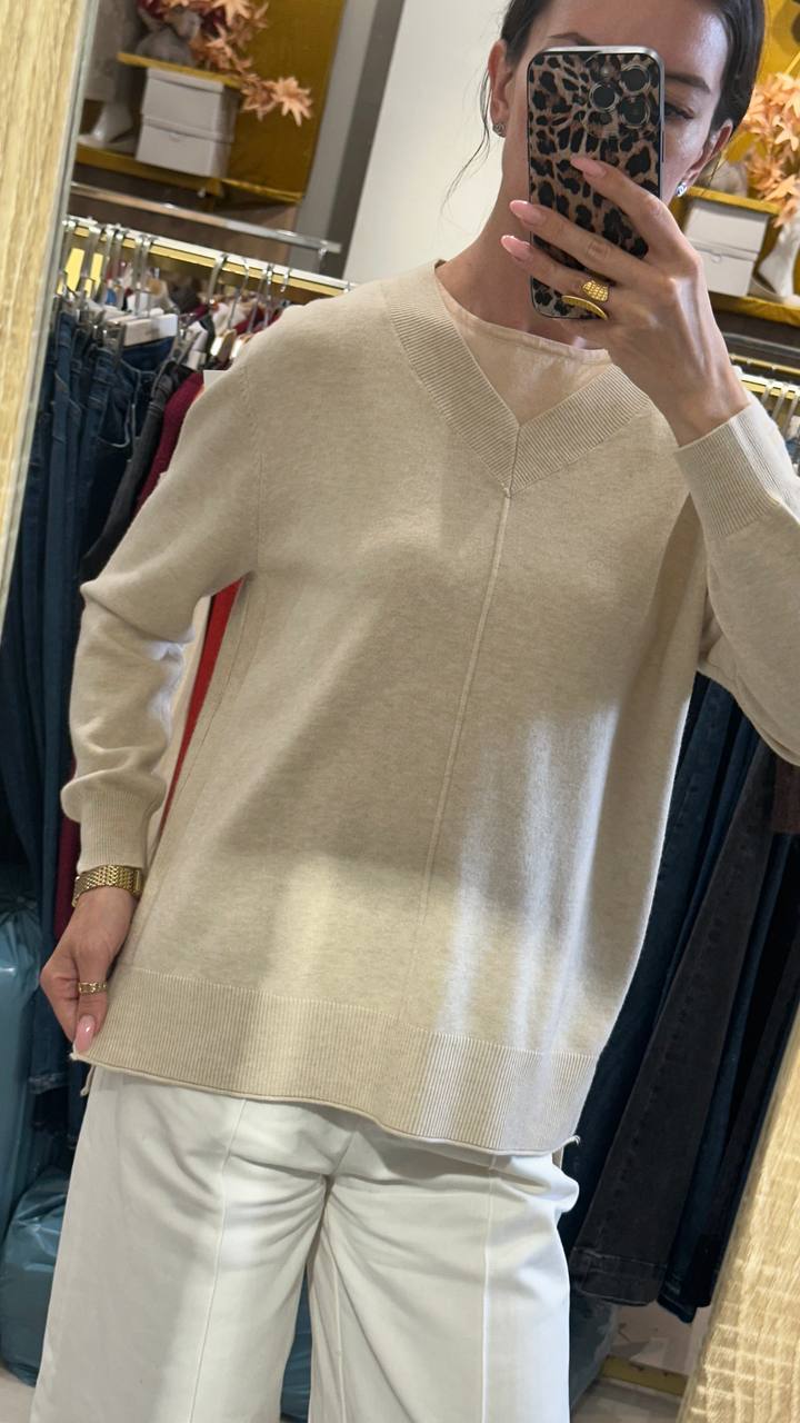 Classic straight silhouette jumper