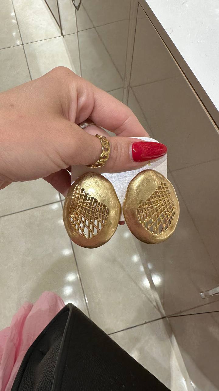 Refined earrings