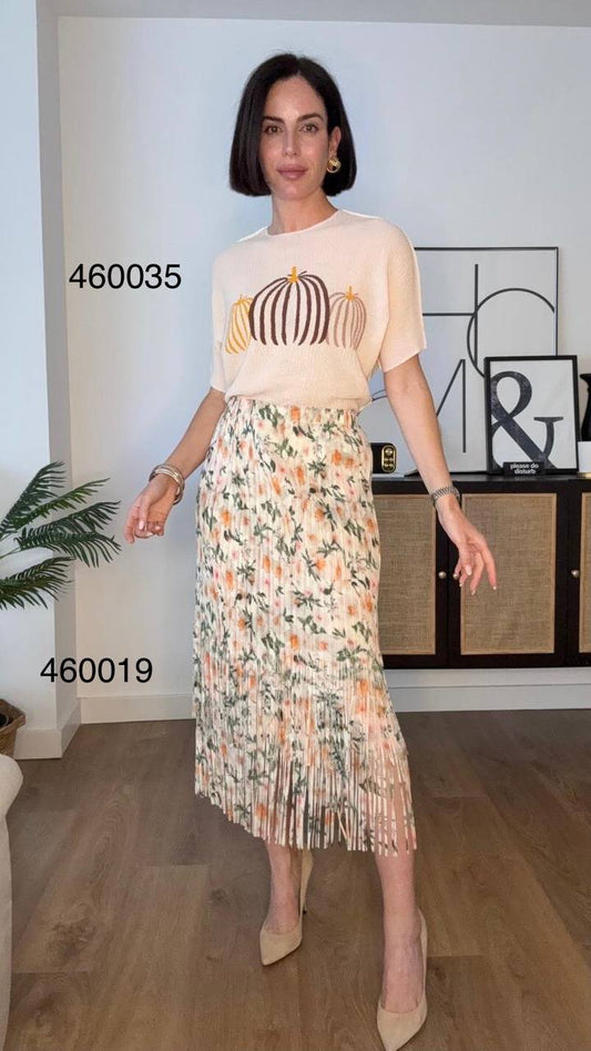 100% flax blouse and skirt with tassels.