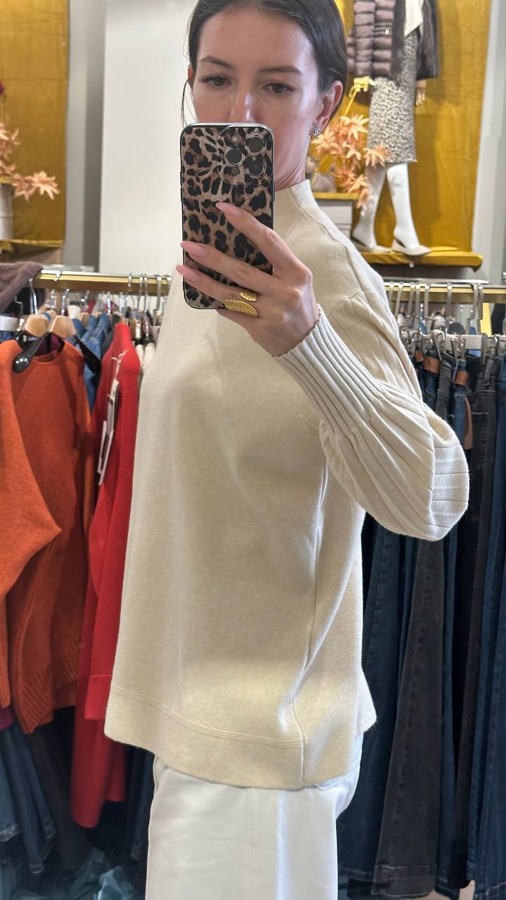 Straight silhouette jumper