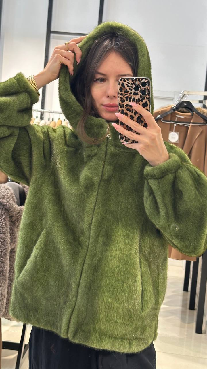 Fur coat in apple color.