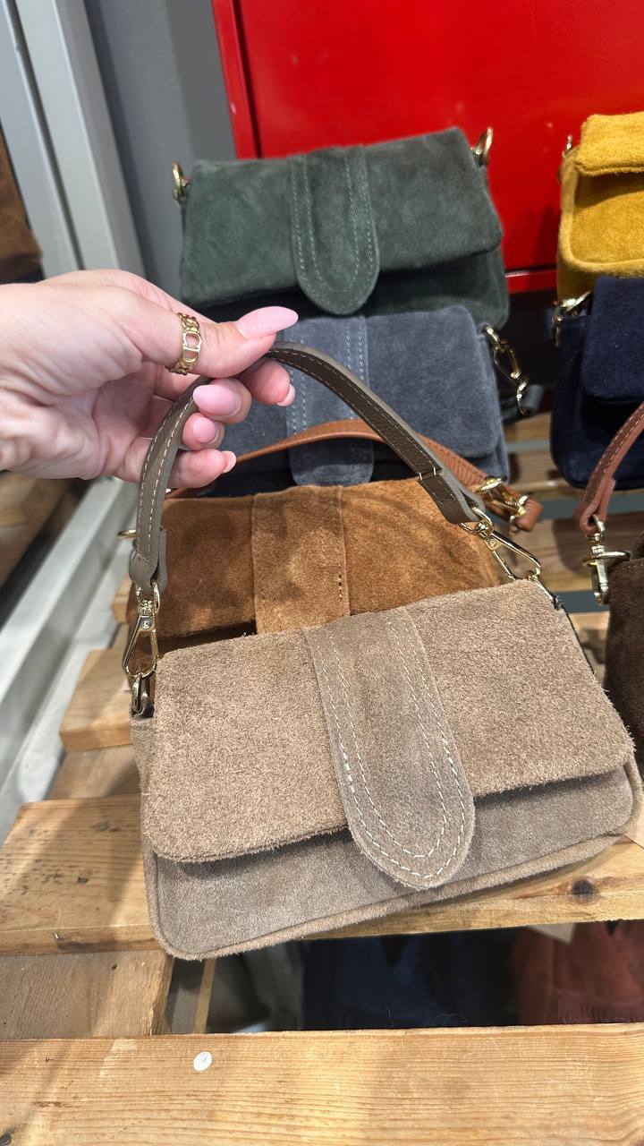 Unreal mini bags for the essentials.