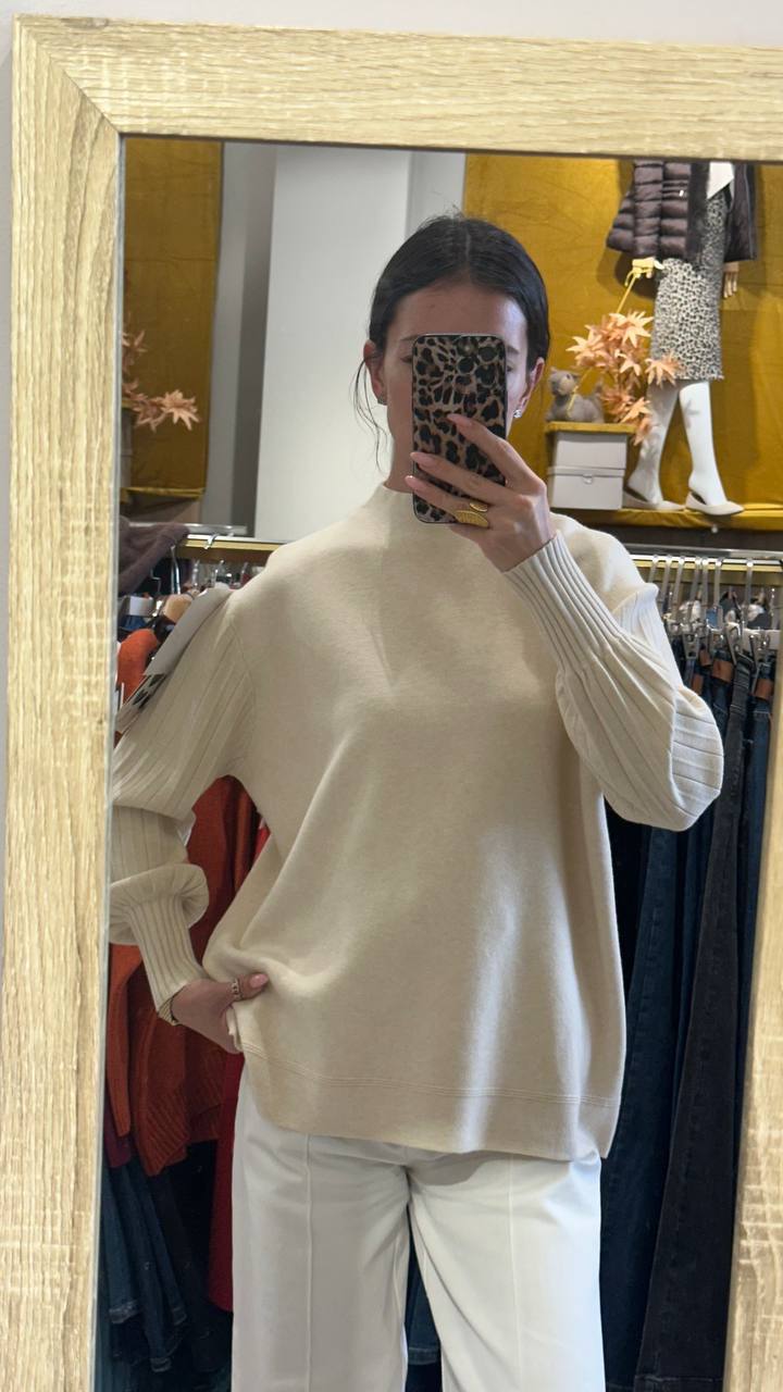 Straight silhouette jumper