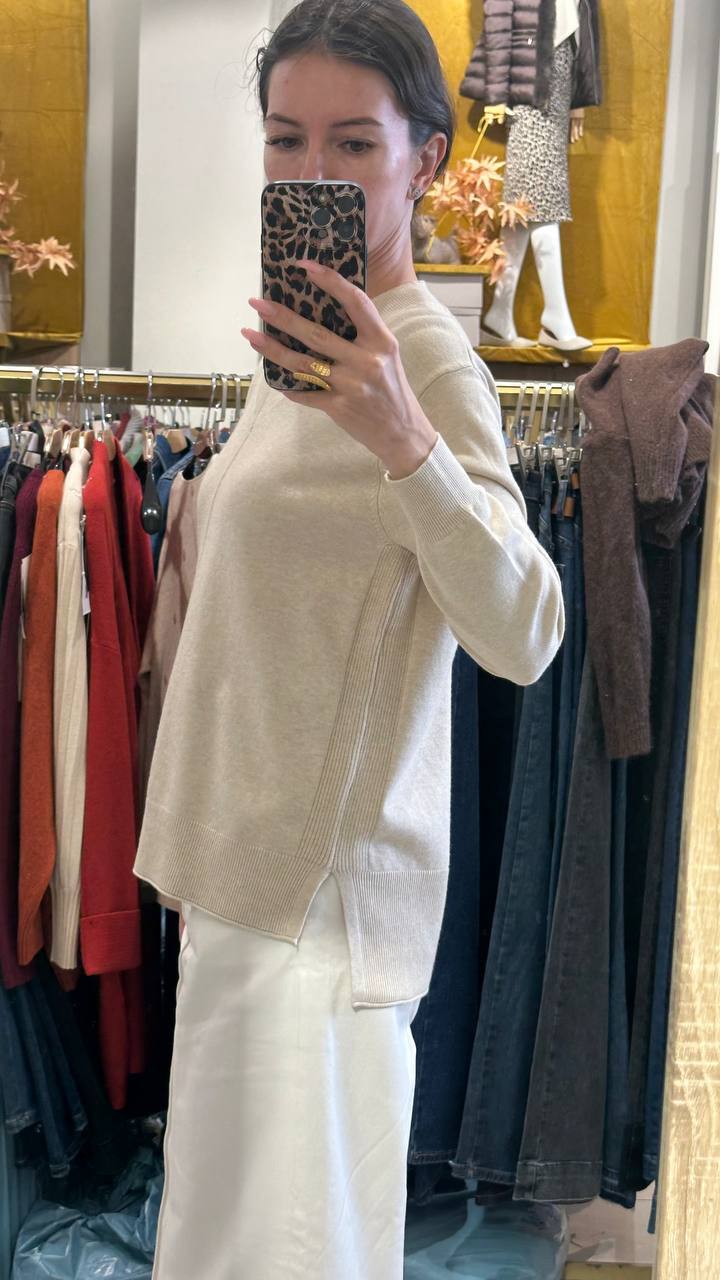 Classic straight silhouette jumper