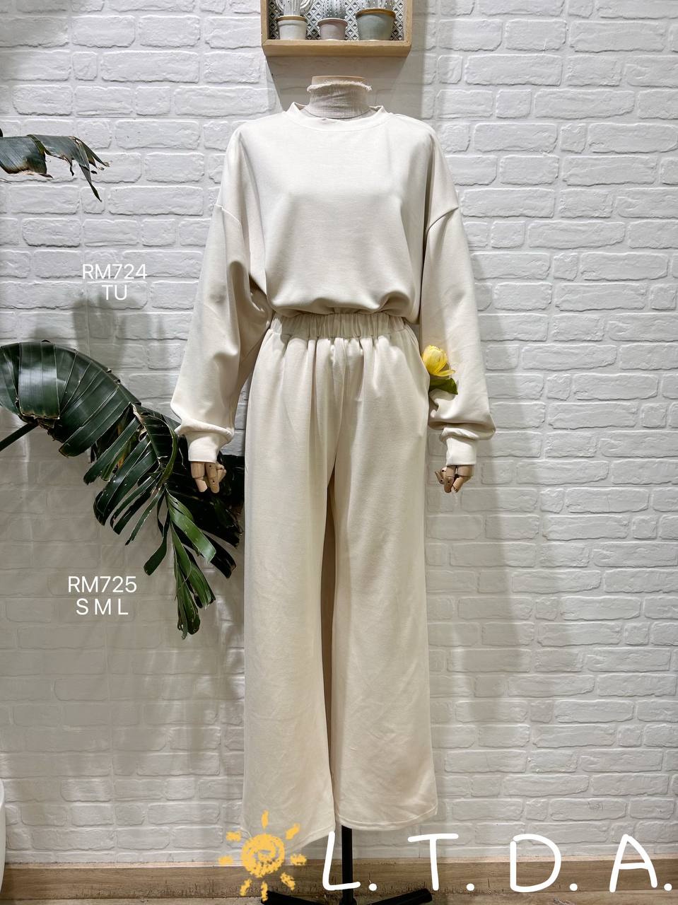 Trousers in the style of sports chic