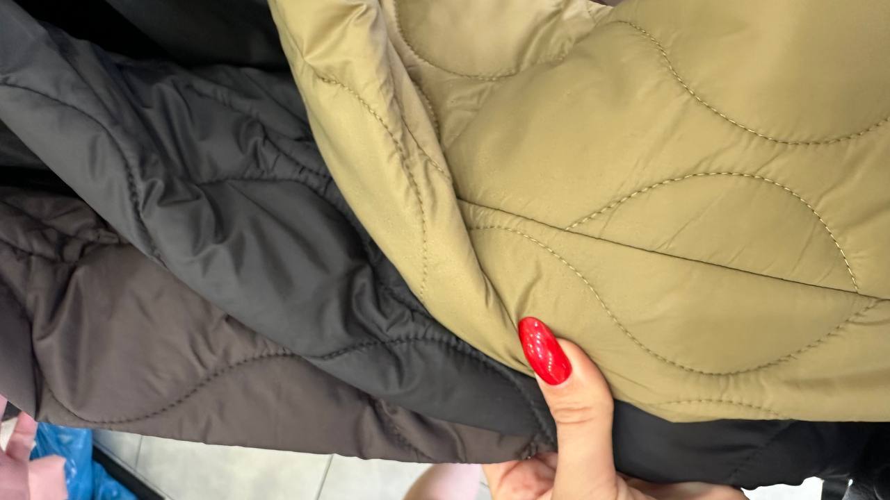 100g Straight-Cut Coat with Detachable Hood and Snap Pockets