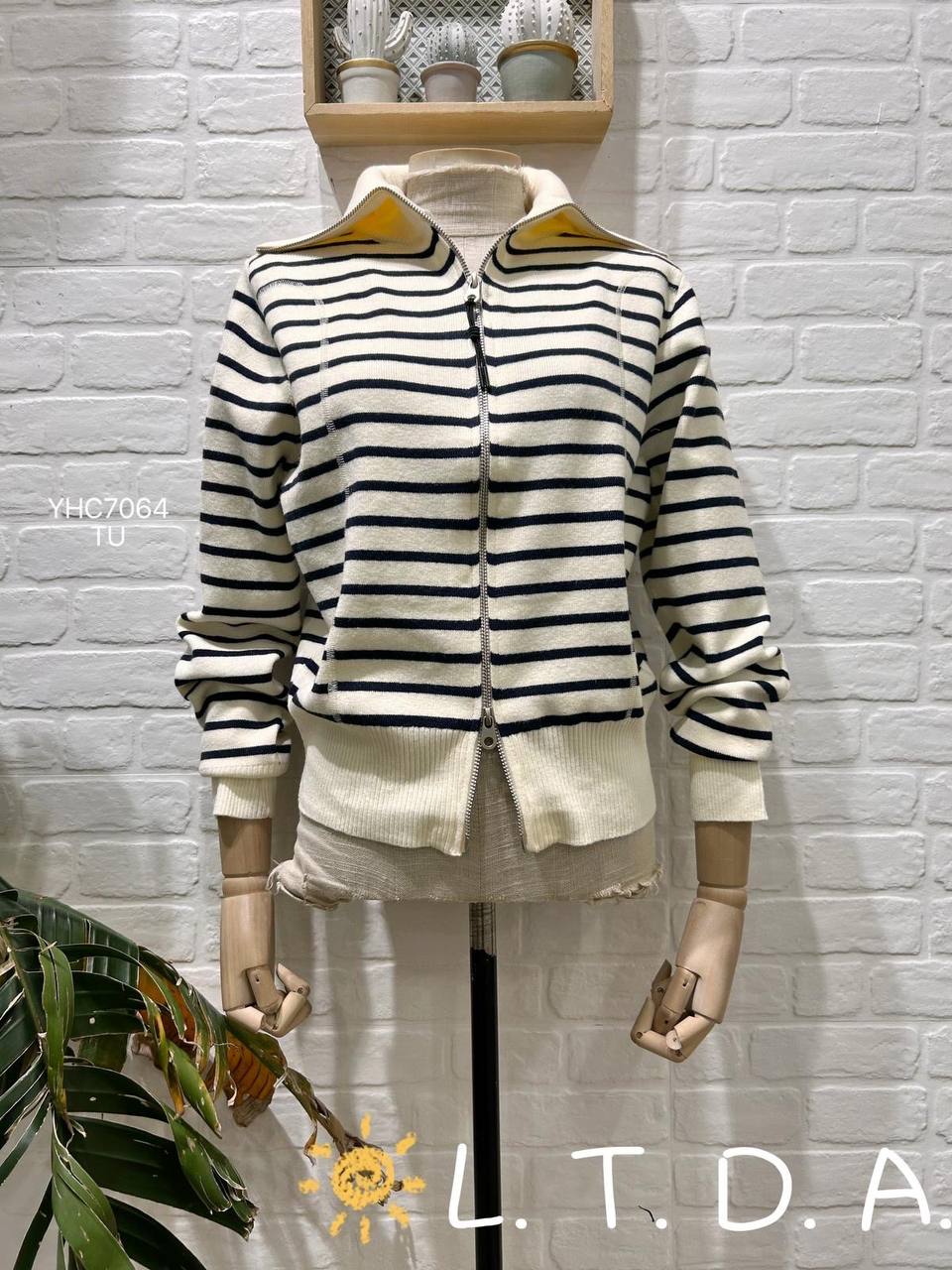A Polo-style lock-up jumper