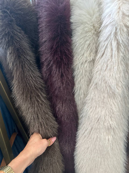 Loose-fit fur coat.