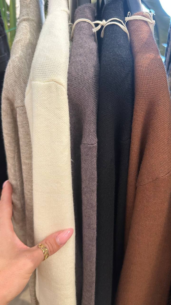 Long knitted jacket