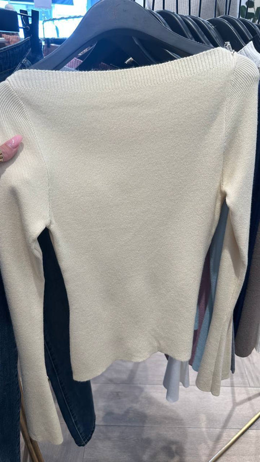 Basic jumpers with a beautiful neckline