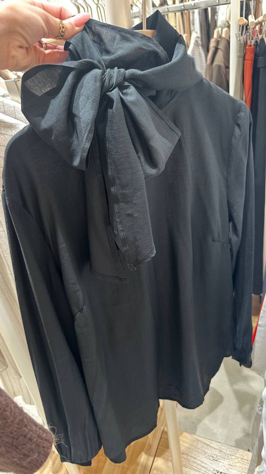Elegant medium-weight tencel blouses