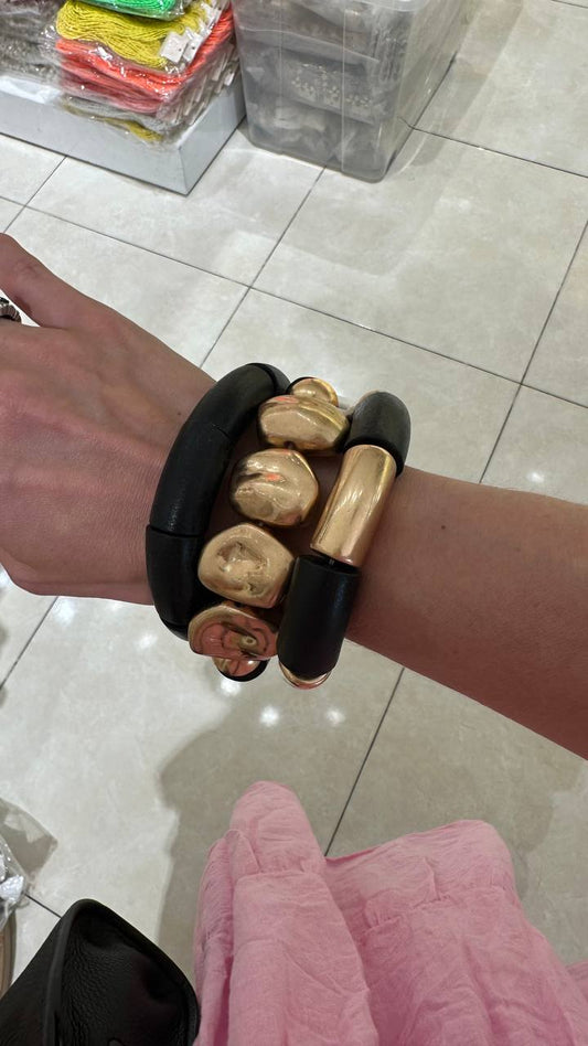 Striking bracelet set
