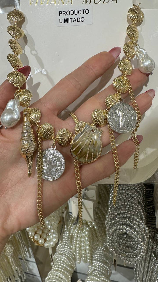 Exquisite necklace with shells