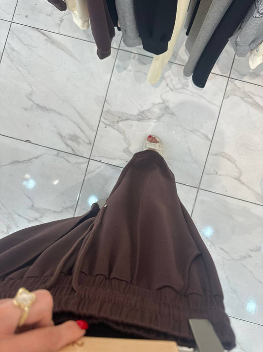 Trousers with arrows