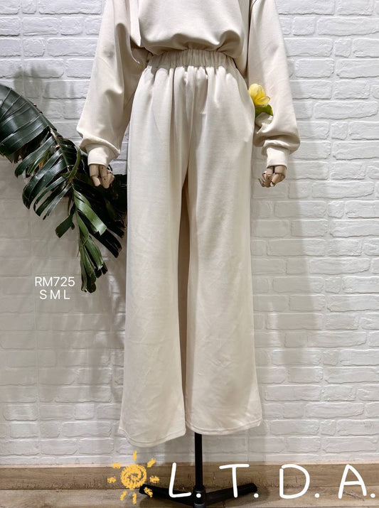 Trousers in the style of sports chic