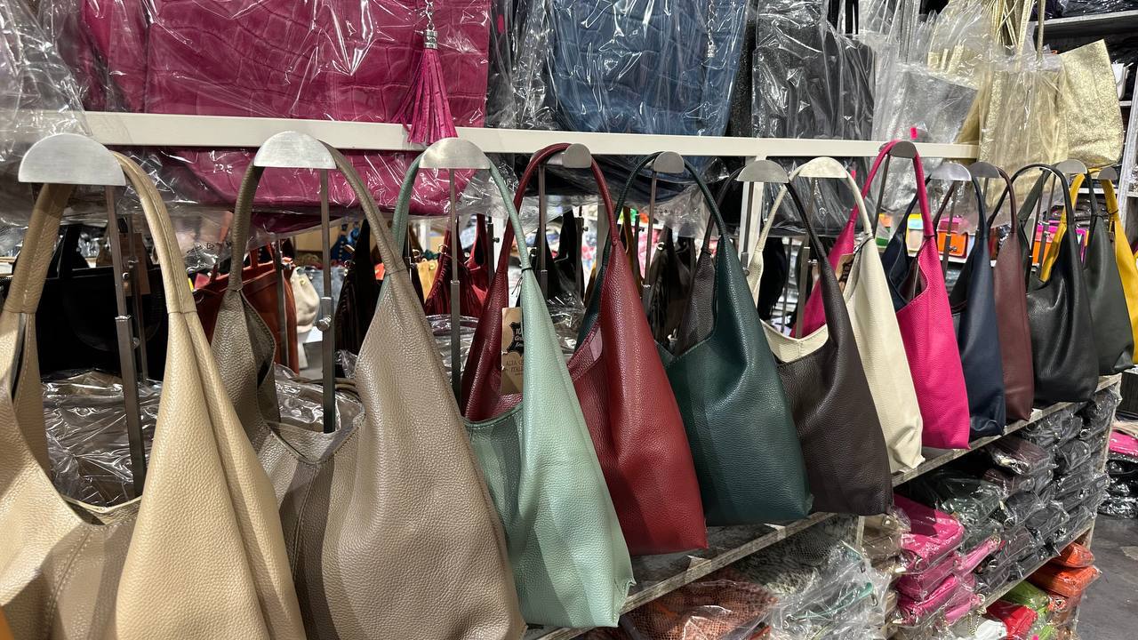 Shopper made of genuine leather