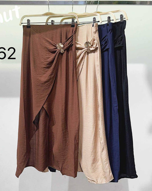 Skirt with a simulated lap