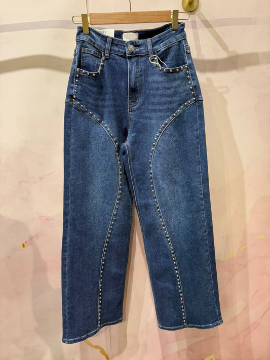 Straight-cut Jeans with High Waist