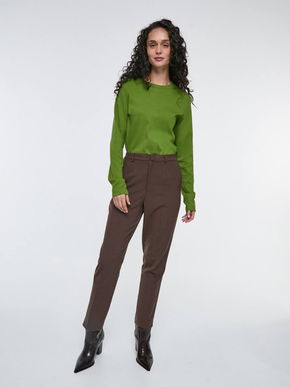 Chocolate-colored pants with high waist