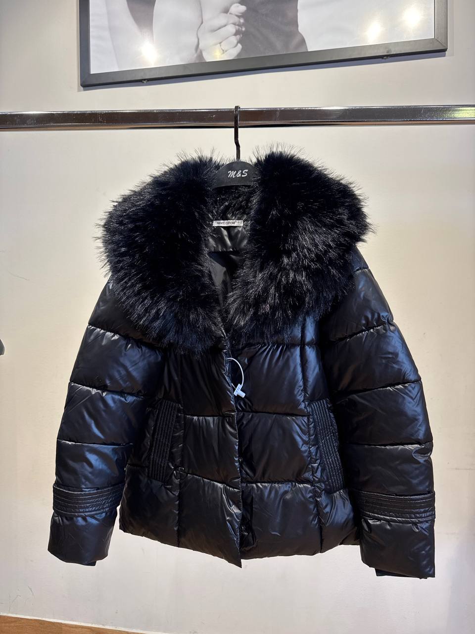 Jacket with a voluminous collar made of eco-fur